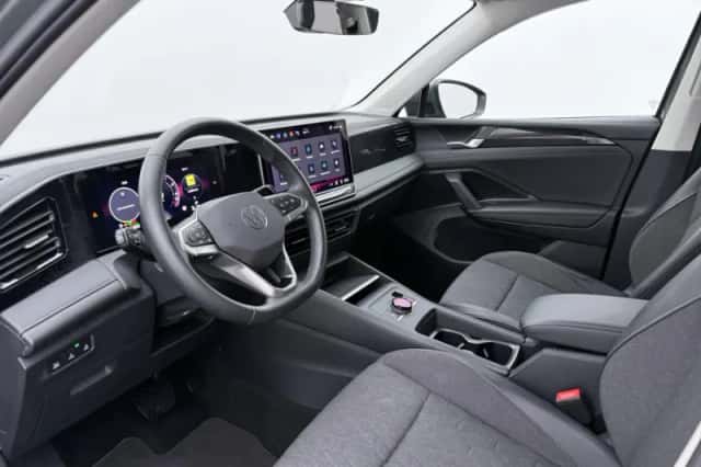 Volkswagen Tiguan (2025) thumbnail 3