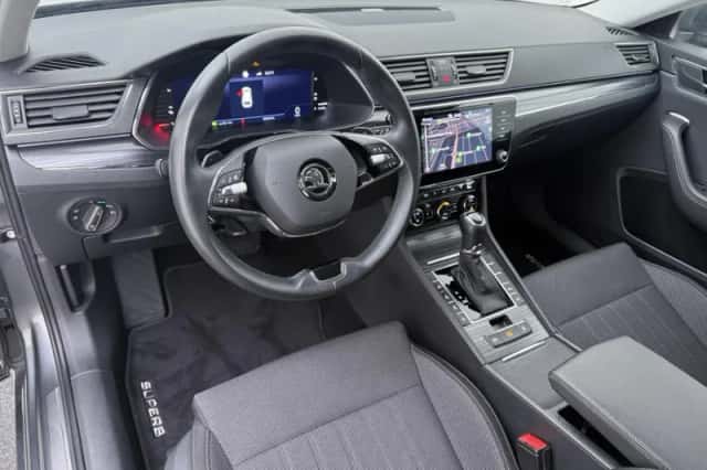 Škoda Superb (2023) thumbnail 4
