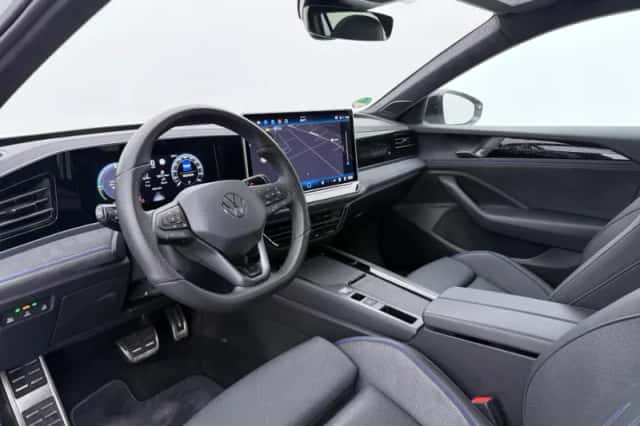 Volkswagen Passat (2025) thumbnail 4