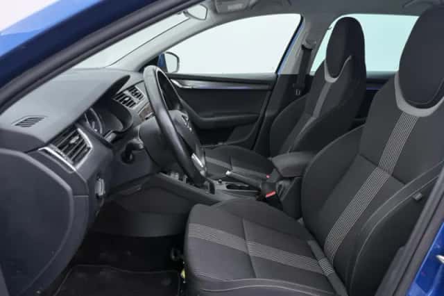 Škoda Octavia (2019) thumbnail 4