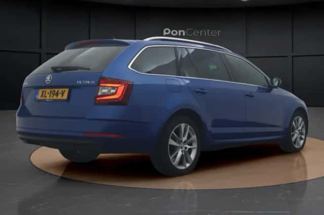 Škoda Octavia (2019) thumbnail 5