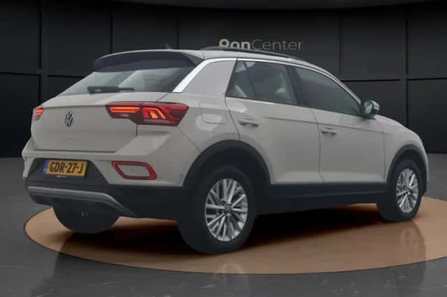 Volkswagen T-Roc (2024) thumbnail 5