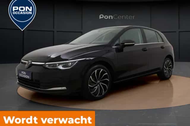 Volkswagen Golf (2023) thumbnail 2