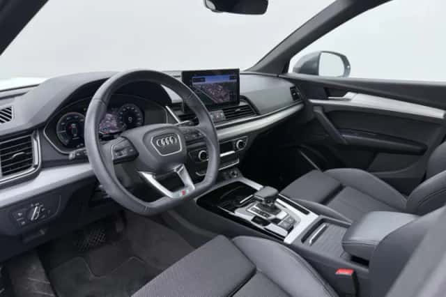 Audi Q5 (2023) thumbnail 4