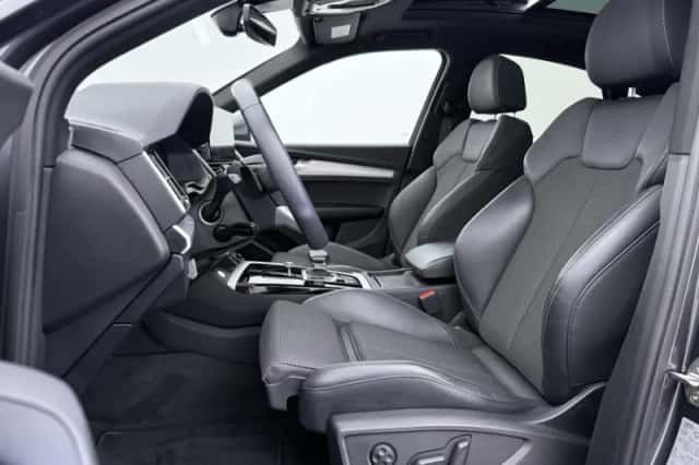 Audi Q5 (2023) thumbnail 5