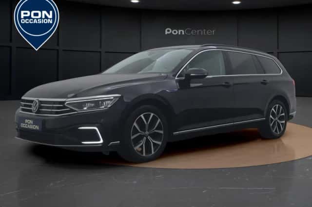 Volkswagen Passat (2022) thumbnail 1
