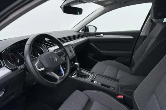 Volkswagen Passat (2022) thumbnail 4