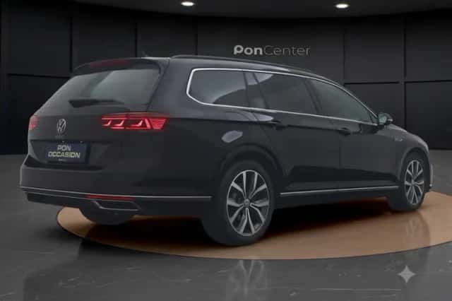 Volkswagen Passat (2022) thumbnail 6