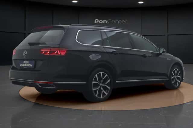Volkswagen Passat (2022) thumbnail 6