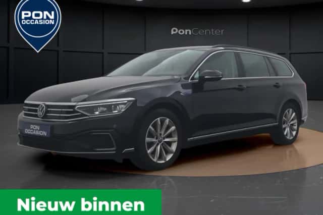 Volkswagen Passat (2023) thumbnail 2