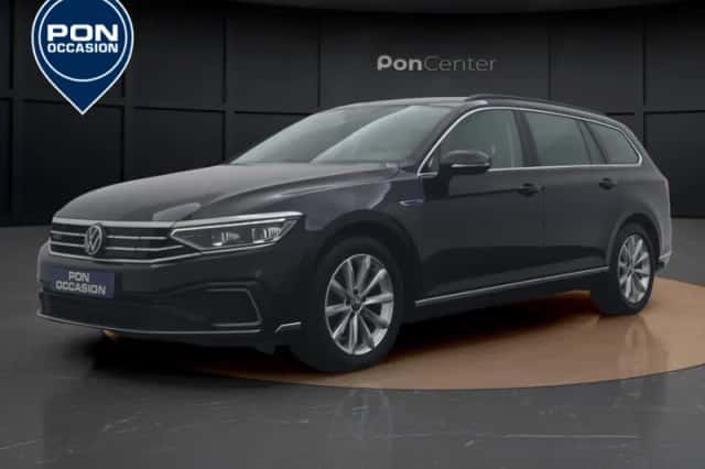 Volkswagen Passat (2023) thumbnail 2