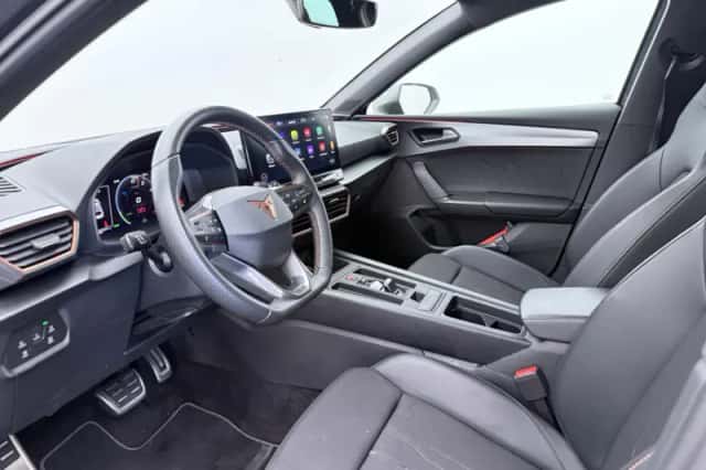 CUPRA Leon (2024) thumbnail 4