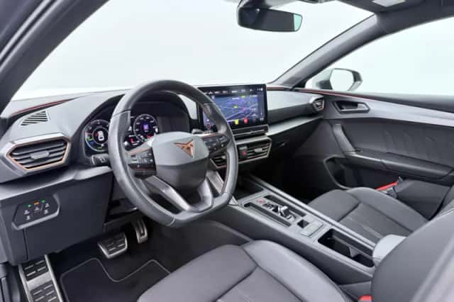 CUPRA Leon (2024) thumbnail 4