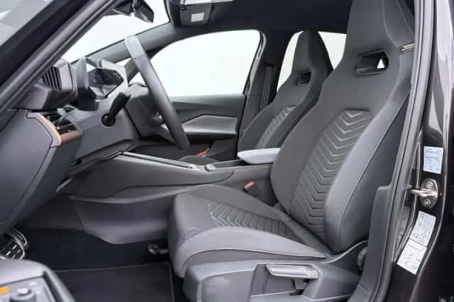 CUPRA Born (2024) thumbnail 5