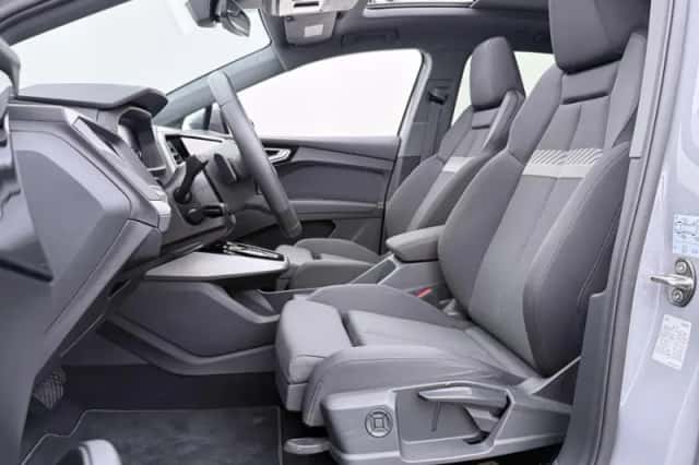 Audi Q4 e-tron (2024) thumbnail 5