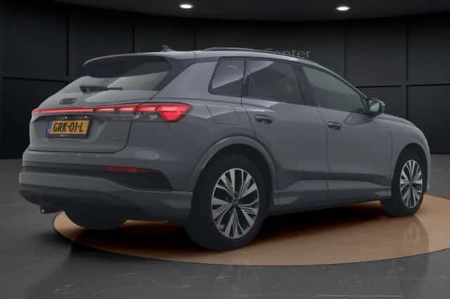 Audi Q4 e-tron (2024) thumbnail 6
