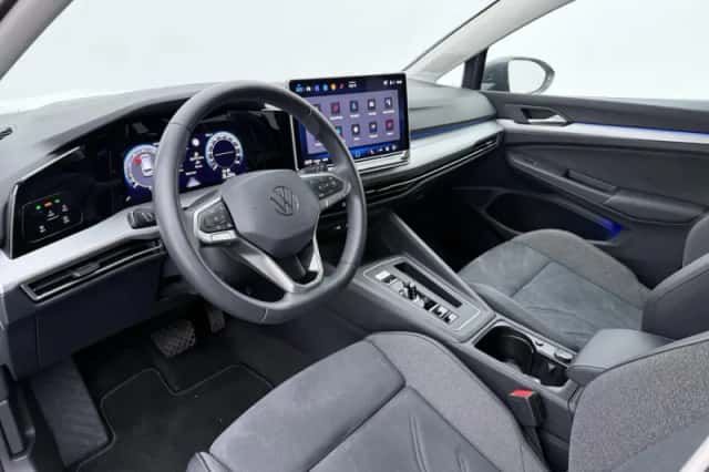 Volkswagen Golf (2025) thumbnail 4