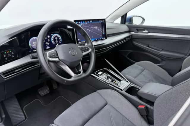 Volkswagen Golf (2025) thumbnail 4