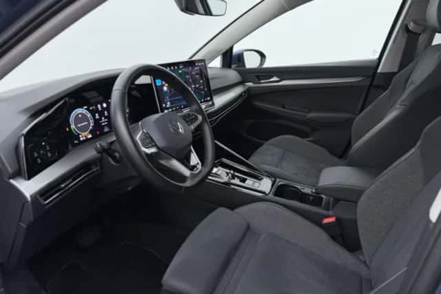 Volkswagen Golf (2025) thumbnail 4