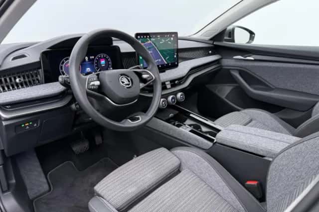 Škoda Superb (2024) thumbnail 4
