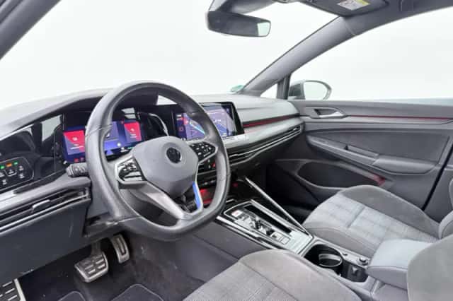 Volkswagen Golf (2023) thumbnail 4