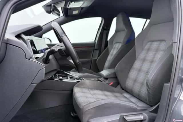 Volkswagen Golf (2023) thumbnail 5