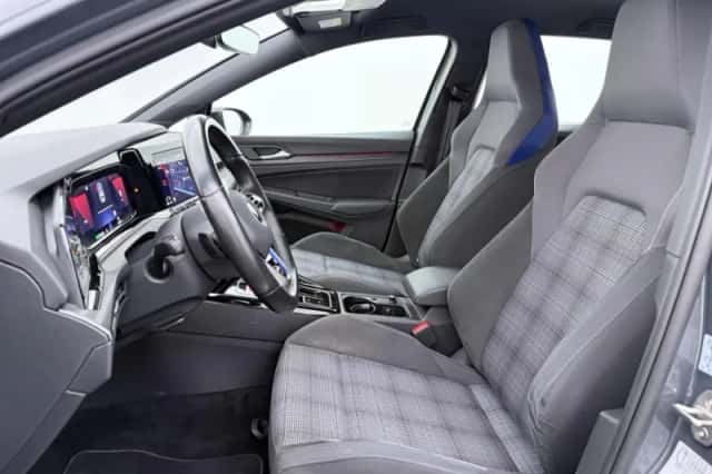 Volkswagen Golf (2023) thumbnail 5