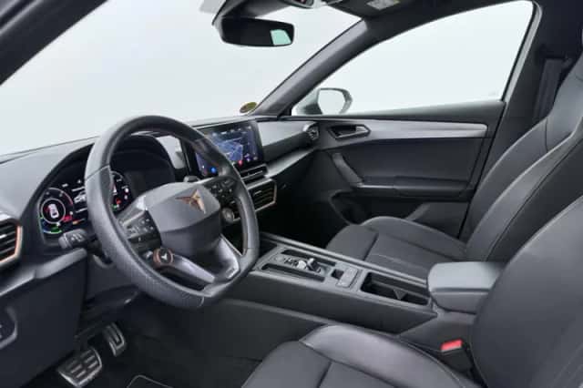 CUPRA Leon (2022) thumbnail 3