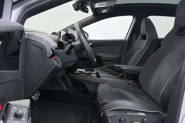 Volkswagen ID.4 (2023) thumbnail 5