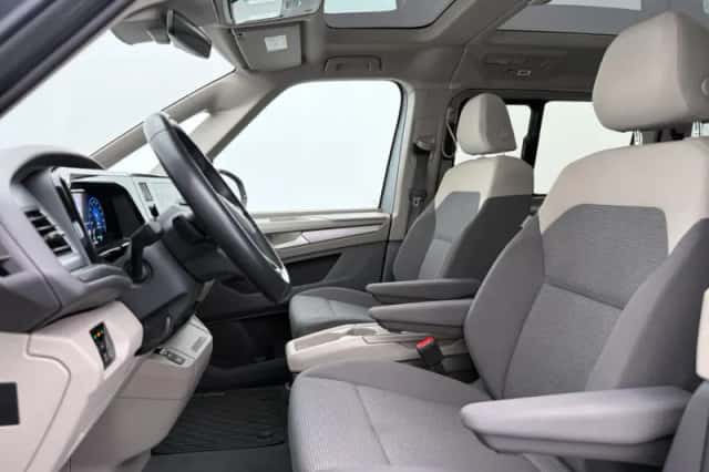 Volkswagen Multivan (2022) thumbnail 5