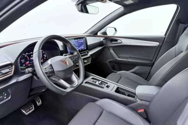 CUPRA Leon (2022) thumbnail 4