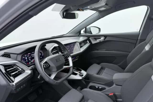 Audi Q4 e-tron (2025) thumbnail 4