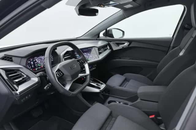 Audi Q4 e-tron (2024) thumbnail 4