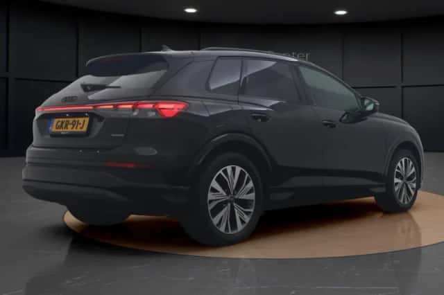 Audi Q4 e-tron (2024) thumbnail 6