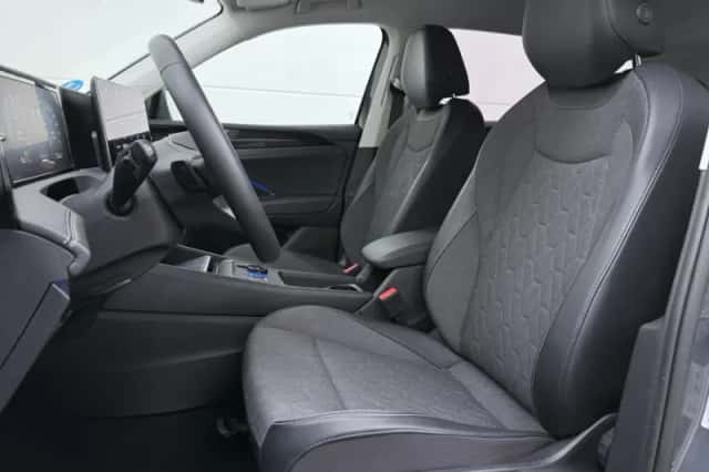 Volkswagen Tiguan (2025) thumbnail 5