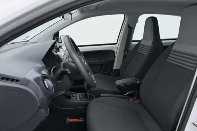 Volkswagen Up! (2021) thumbnail 5