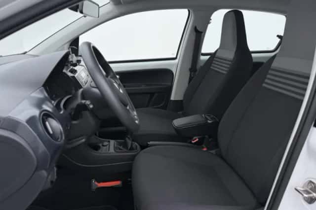 Volkswagen Up! (2021) thumbnail 5