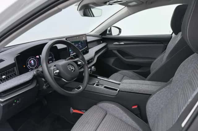 Škoda Superb (2024) thumbnail 4