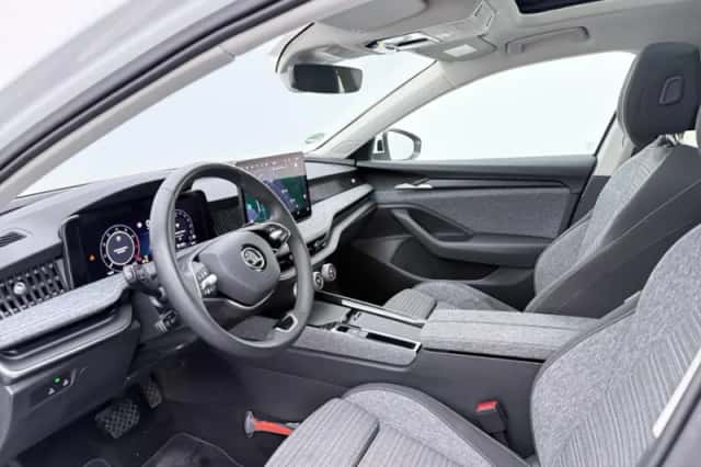 Škoda Superb (2024) thumbnail 4