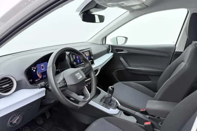 SEAT Arona (2024) thumbnail 4
