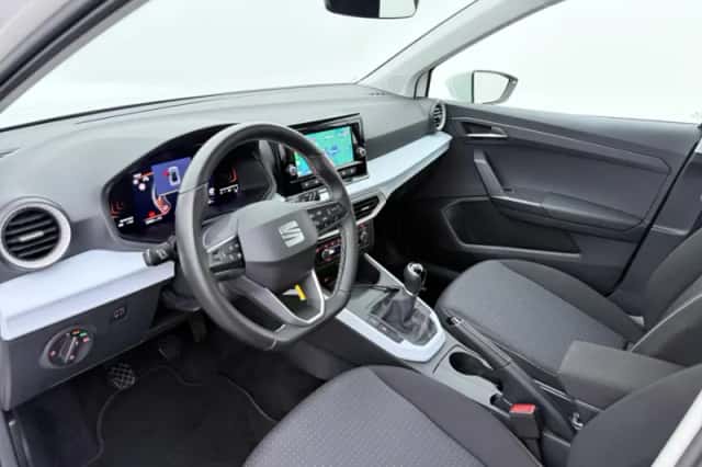 SEAT Arona (2024) thumbnail 4