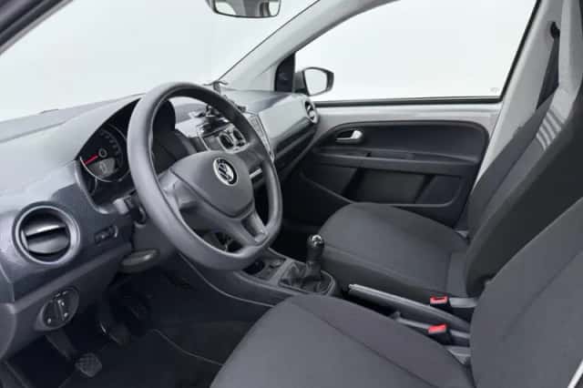 Volkswagen Up! (2023) thumbnail 4