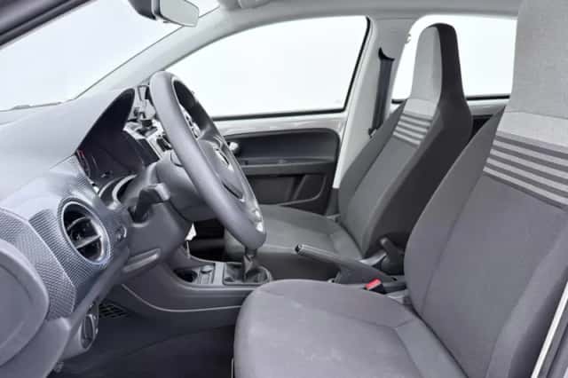 Volkswagen Up! (2023) thumbnail 5