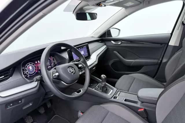 Škoda Octavia (2024) thumbnail 4