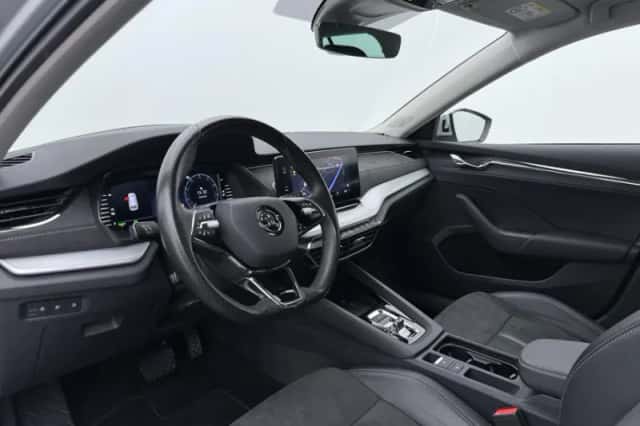 Škoda Octavia (2022) thumbnail 4