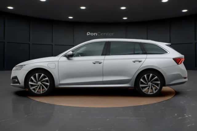 Škoda Octavia (2022) thumbnail 6