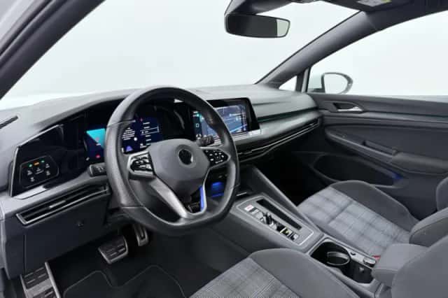 Volkswagen Golf (2022) thumbnail 4