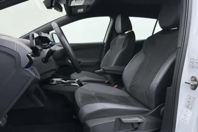 Volkswagen ID.4 (2024) thumbnail 5