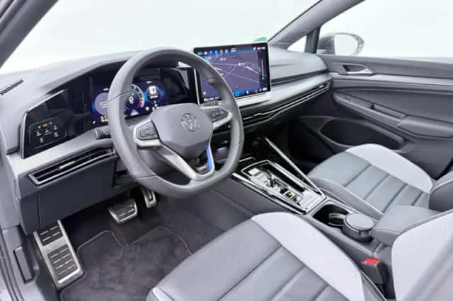 Volkswagen Golf (2026) thumbnail 4