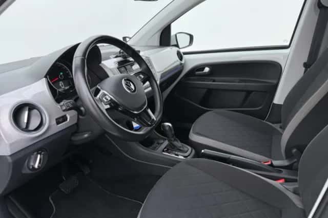 Volkswagen E-Up! (2022) thumbnail 4